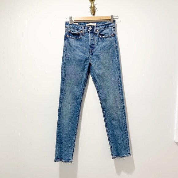 🌷SALE Levi’s Wedgie Jeans Size 24 90s Light Wash Button Fly Distressed - Picture 1 of 15